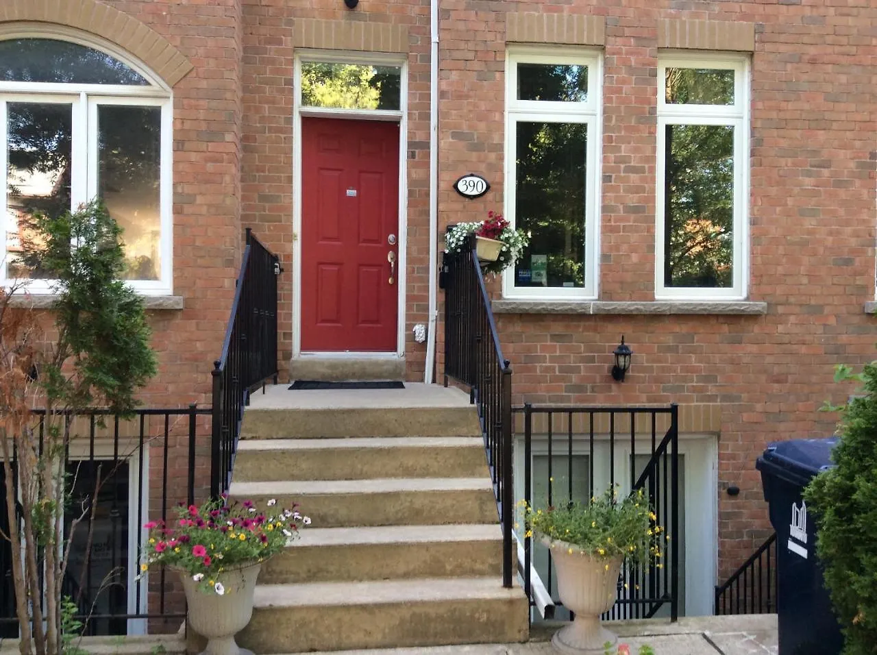 فندق مبيت وإفطار تورونتو Clinton And Bloor B&B By Elevate Rooms كندا